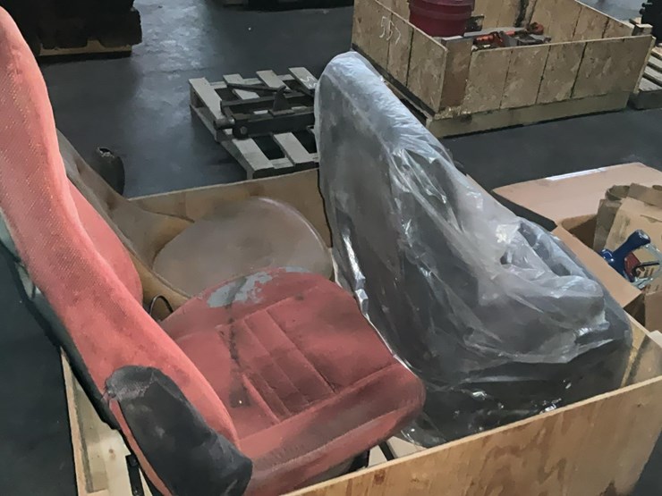 #560-•-equipment-seats-image-4