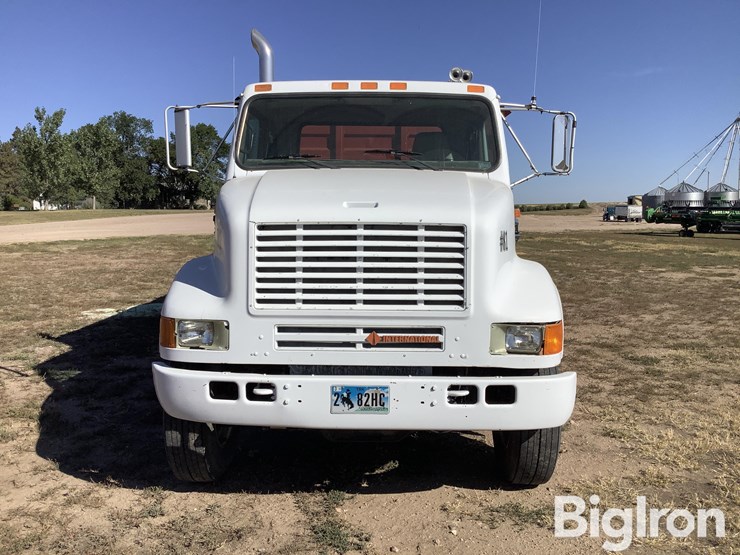 international-8100-image-2