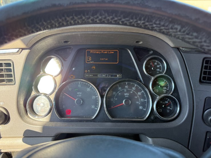 2015-peterbilt-579-image-18