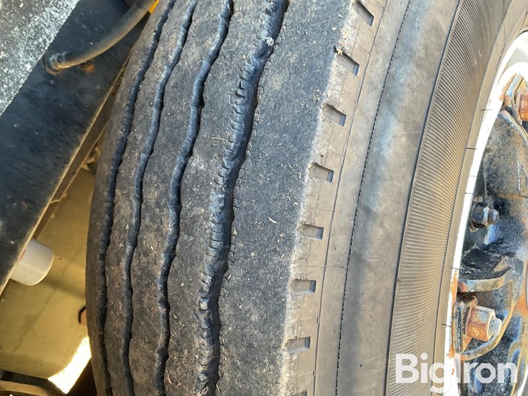 freightliner-fld120-image-13