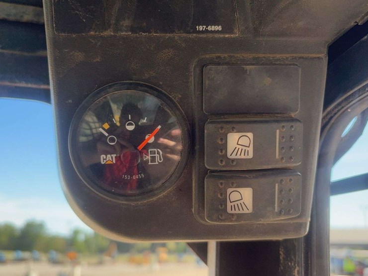 caterpillar-246-image-23