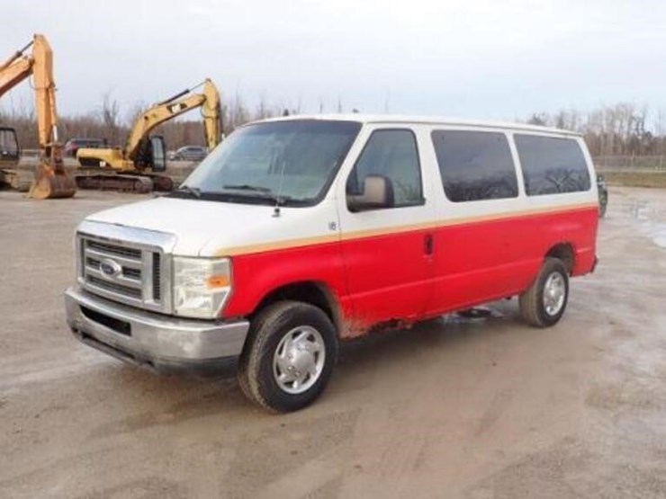 2010-ford-e350-xlt-image-1