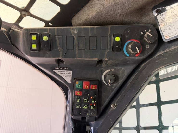 2021-deere-317g-image-28