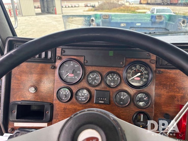 peterbilt-385-image-78