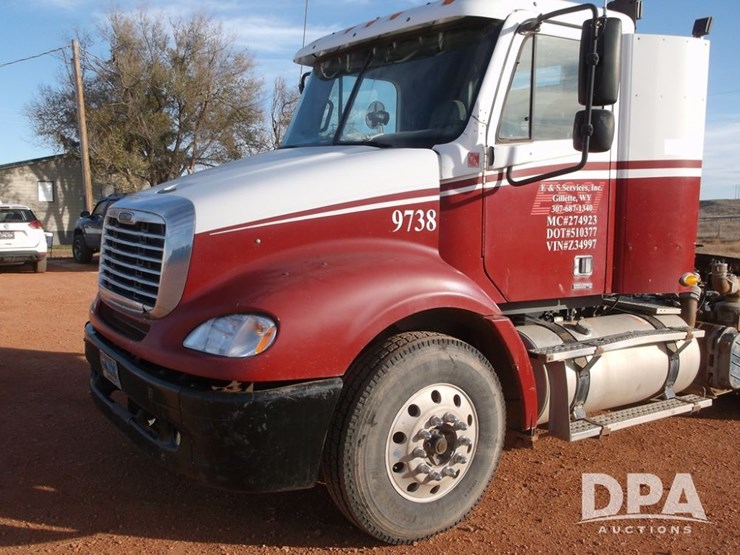 2007-freightliner-columbia-112-image-3