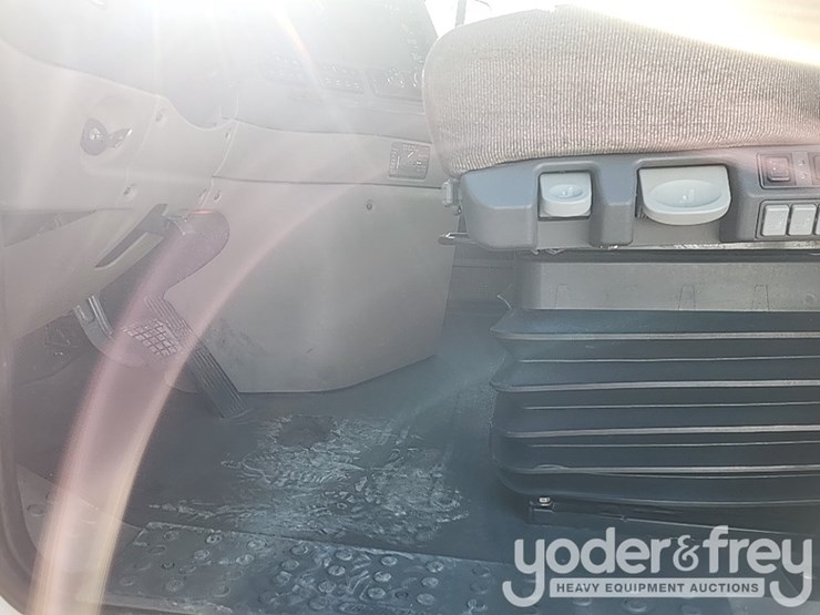 2018-freightliner-cascadia-125-image-17