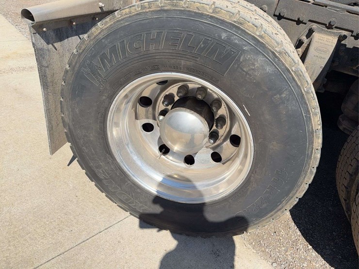 2003-peterbilt-379-image-16