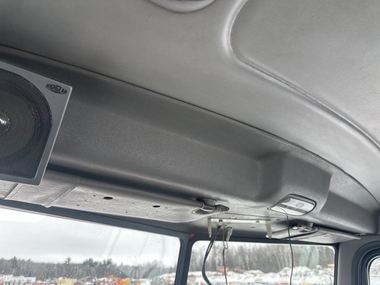 2007-peterbilt-385-image-37