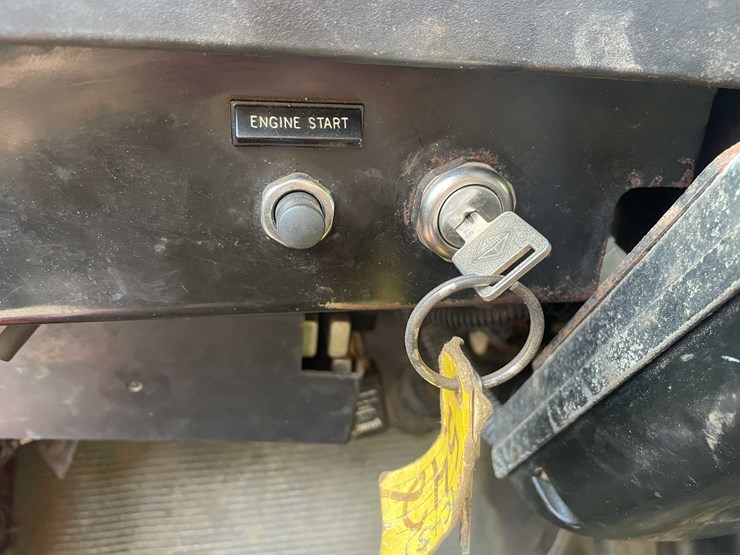 international-4900-image-84