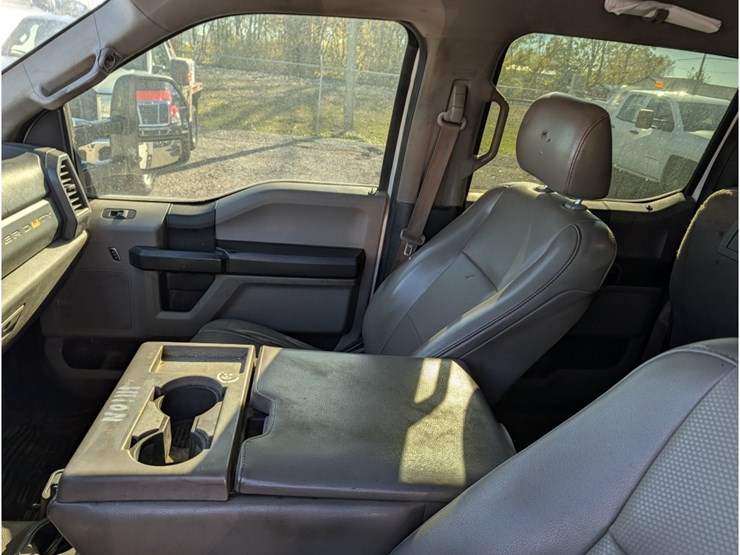 2017-ford-f550-image-18