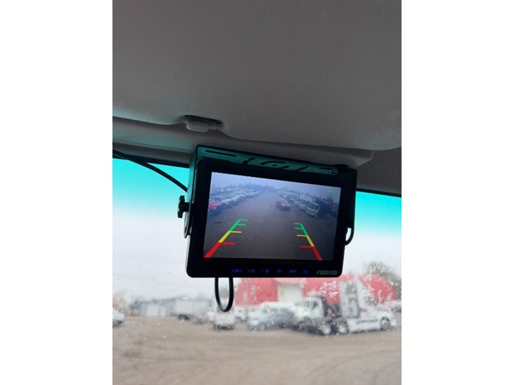 2023-isuzu-npr-image-16