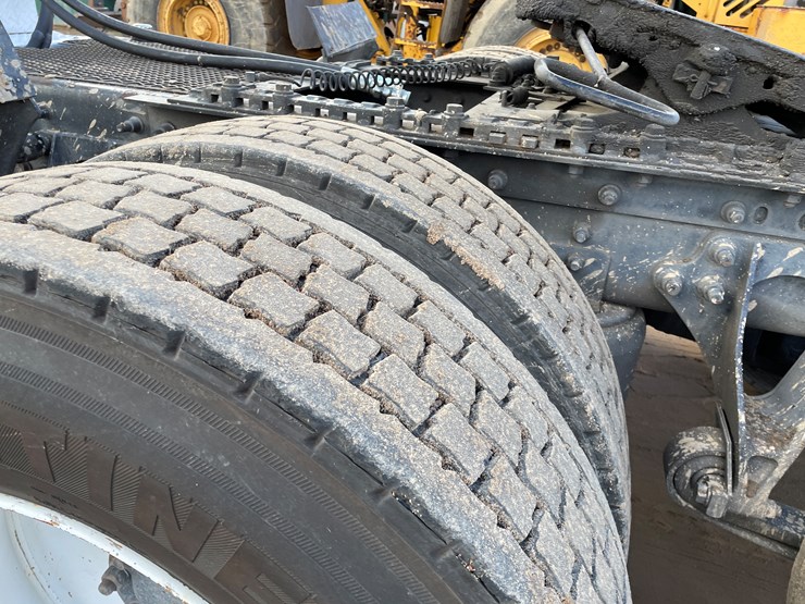 international-8600-image-30