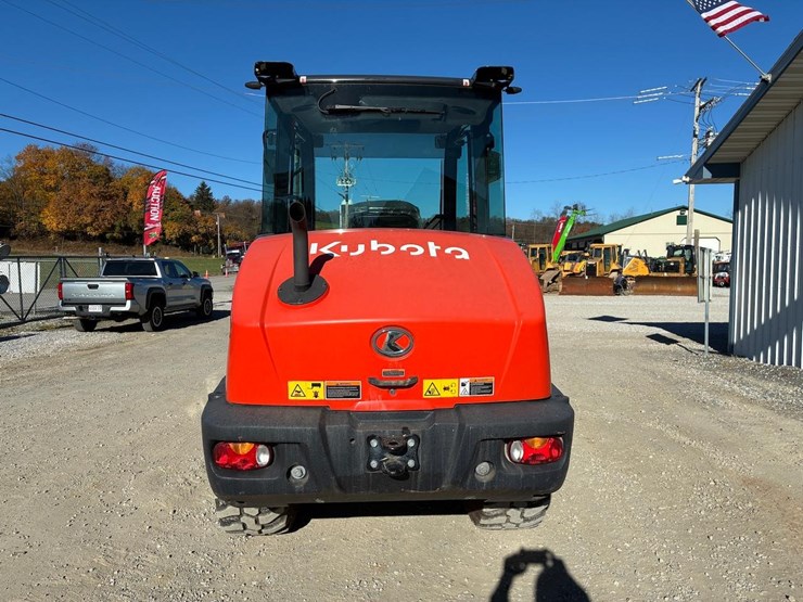 2022-kubota-r640-image-4
