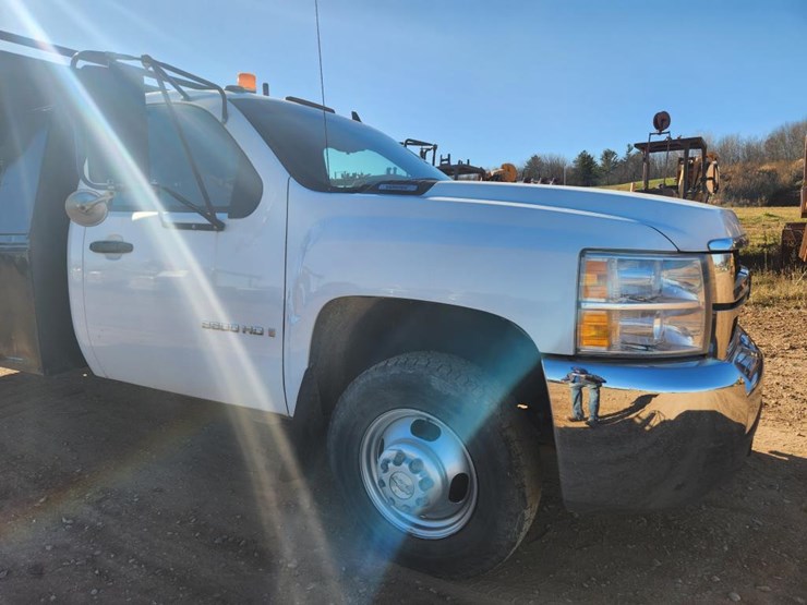 2007-chevrolet-3500-image-12