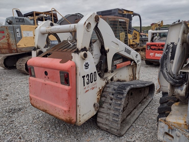 2004-bobcat-t300-image-5
