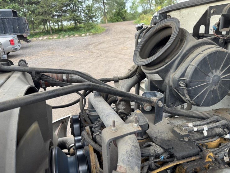 peterbilt-330-image-67