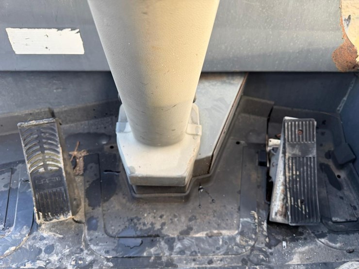 2014-deere-304k-image-27