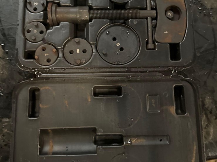 maddox-co-disc-brake-pad-and-caliper-service-tool-kit-model-mf11-1-image-1