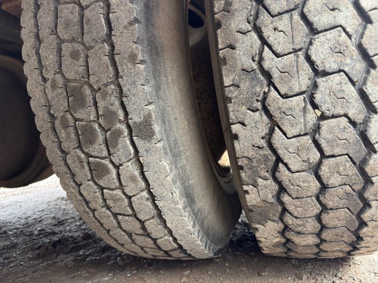 2001-international-4900-image-87