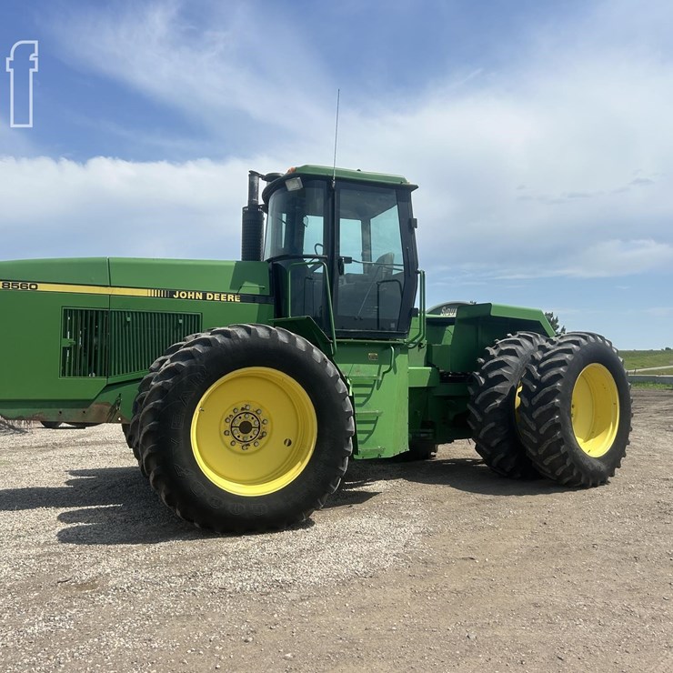 1989 JOHN DEERE 8560