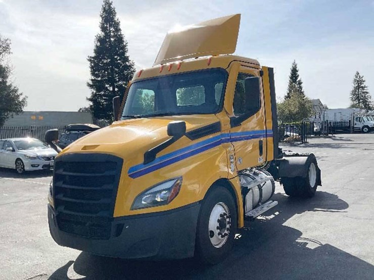 2022-freightliner-cascadia-126-image-1