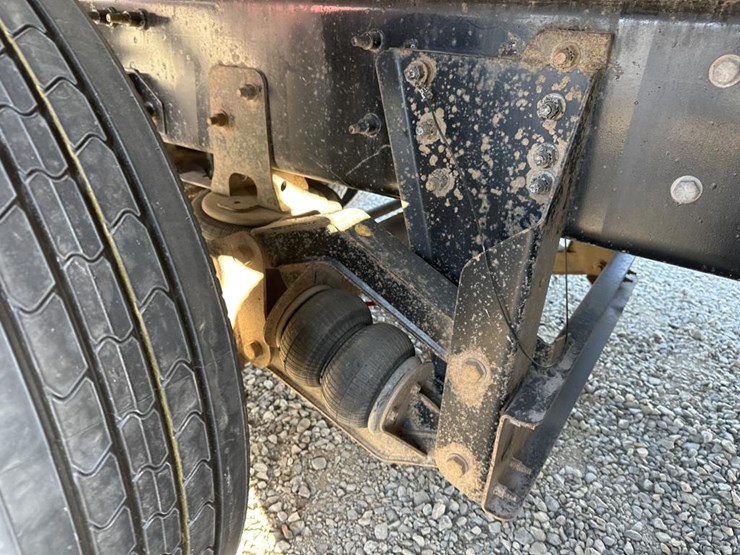 2017-international-hx615-image-38