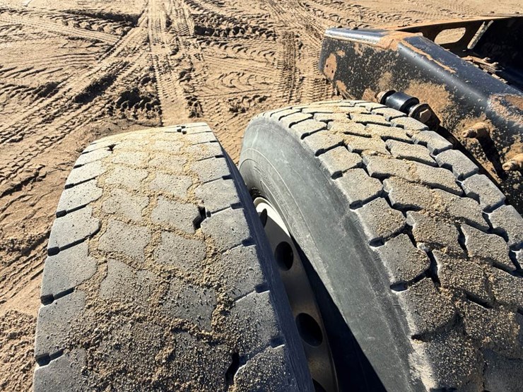 2007-freightliner-columbia-120-image-32