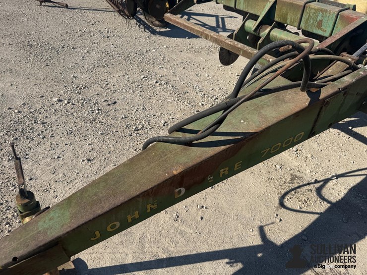 john-deere-7000-image-10