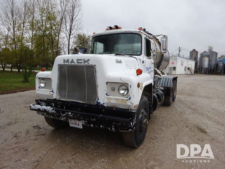 mack-r686st-image-3