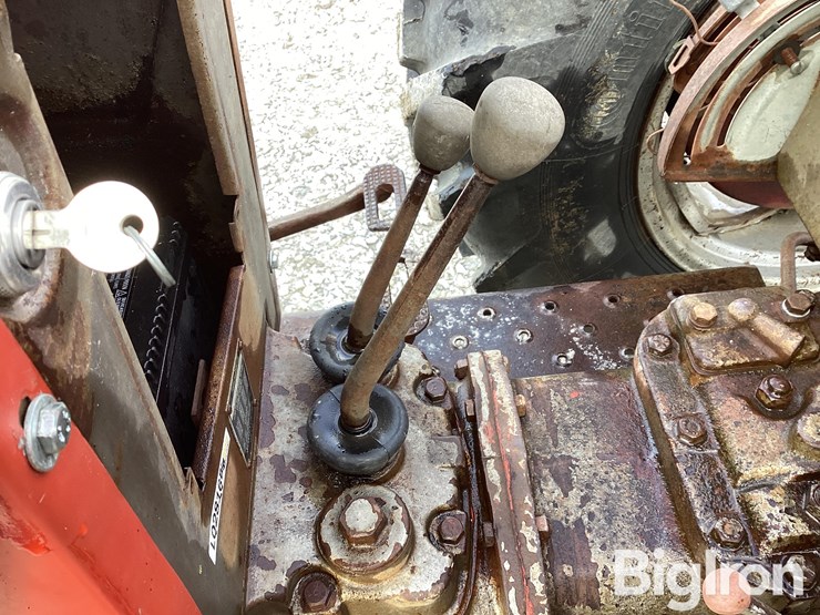 massey-ferguson-165-image-17