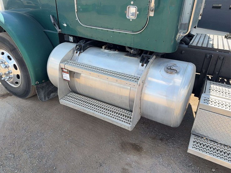 2003-peterbilt-379-image-25