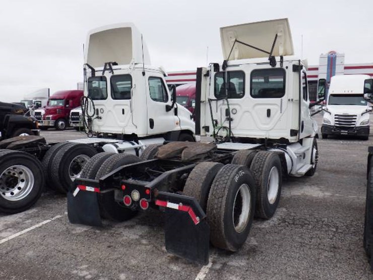 2018-freightliner-cascadia-126-image-10