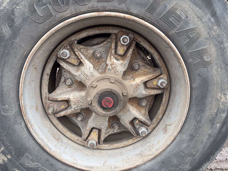 1996-international-5000-image-19