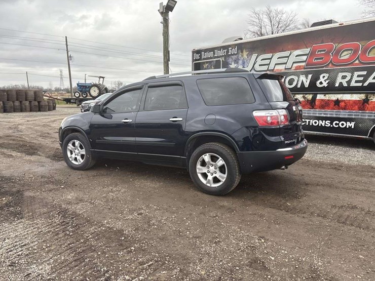 2011-gmc-acadia-image-3