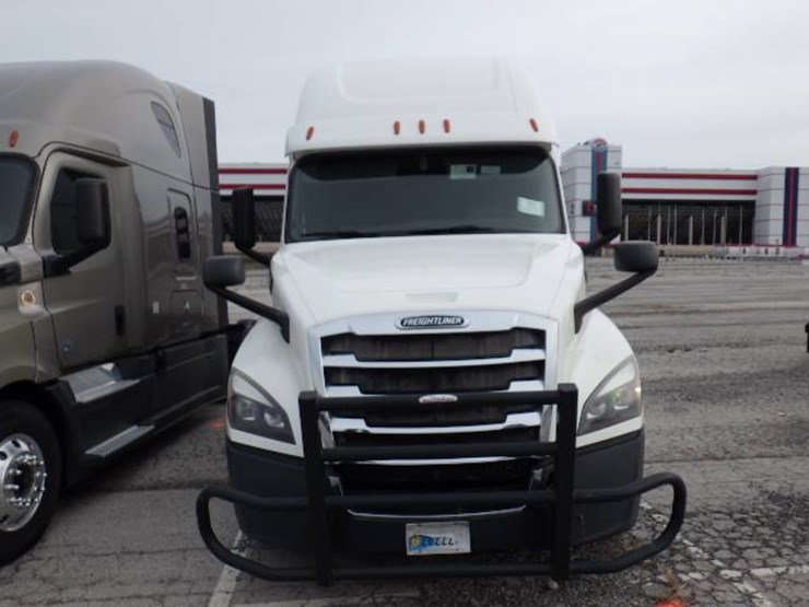 freightliner-cascadia-126-image-2