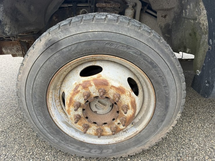 2011-ford-f550-image-46