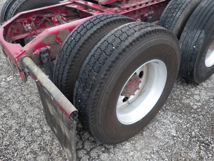 peterbilt-386-image-10