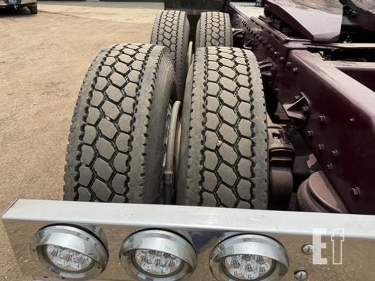 2002-peterbilt-379-image-55