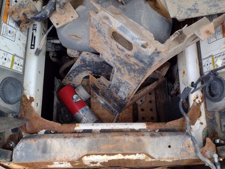 2004-bobcat-t300-image-12