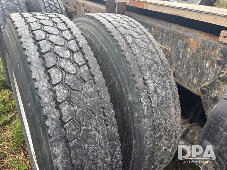 freightliner-114sd-image-52