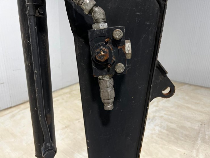 2019-deere-26g-image-10