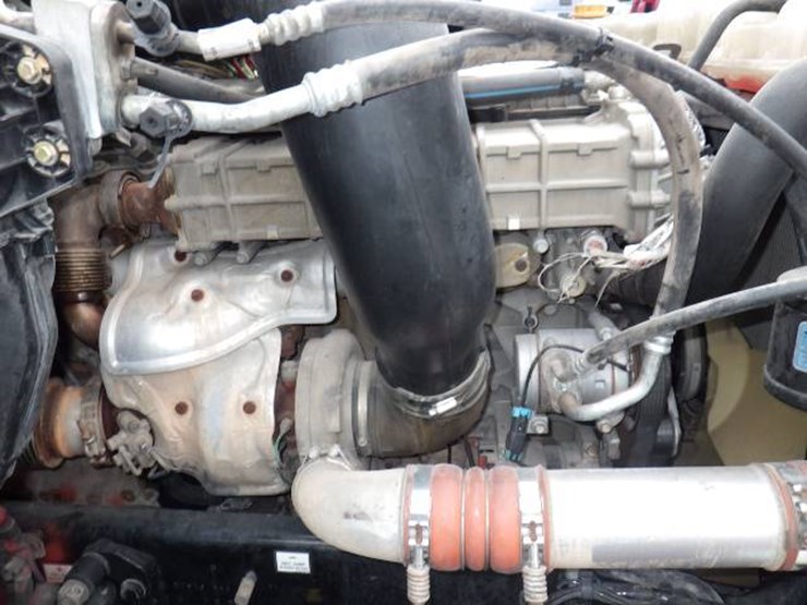 2018-freightliner-cascadia-126-image-24