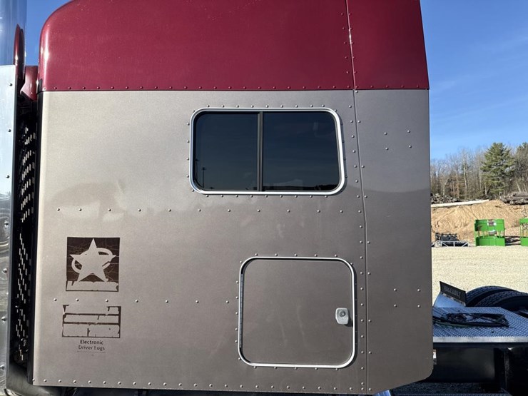 2012-peterbilt-389-image-41