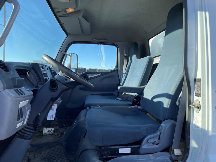 #1072-•-2012-mitsubishi-canter-fe160-cab-over-diesel-box-truck-(has-wi-title)-image-22