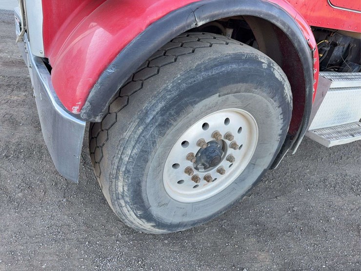 2004-peterbilt-357-image-11