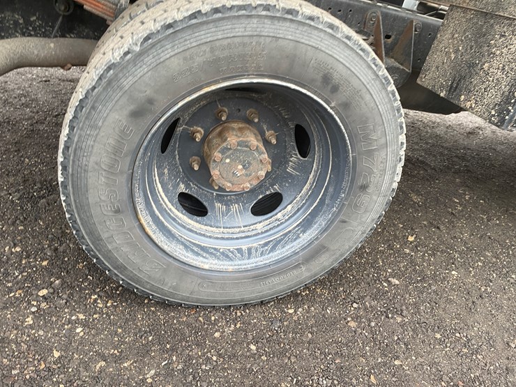 2004-ford-f450-image-19