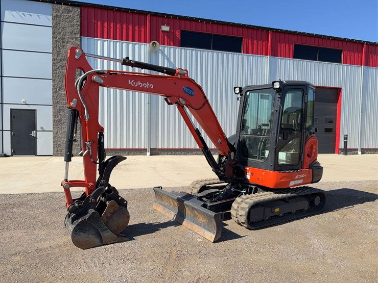 2022-kubota-kx040-4-image-1