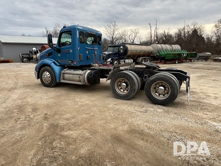 peterbilt-579-image-14