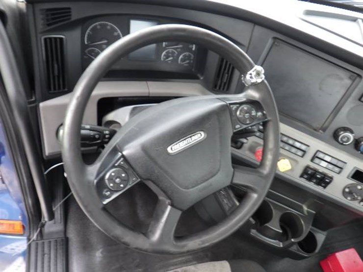 freightliner-cascadia-126-image-17