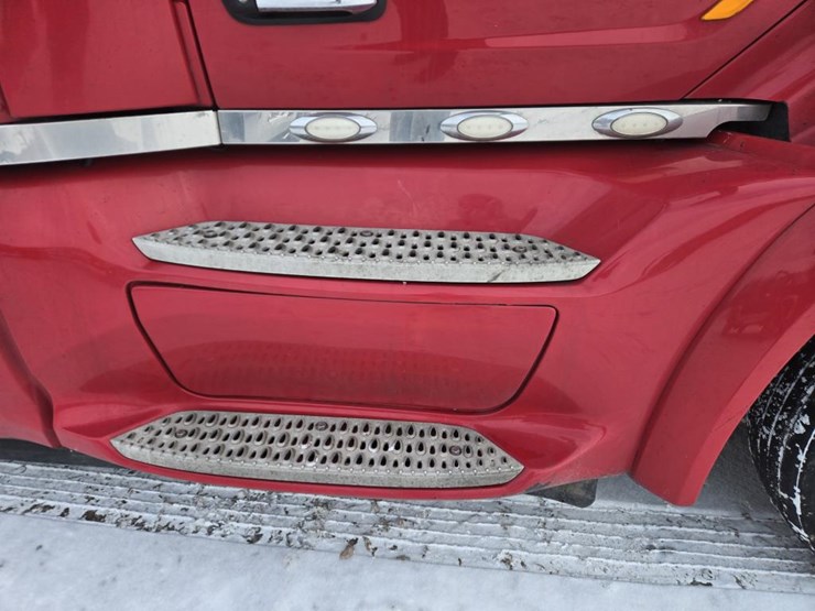 2017-peterbilt-579-image-22